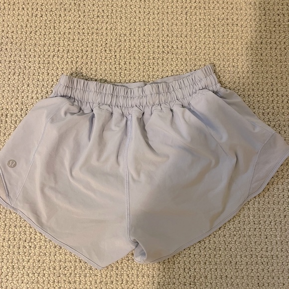 size 4 lilac lululemon hotty hot shorts! - Picture 2 of 3